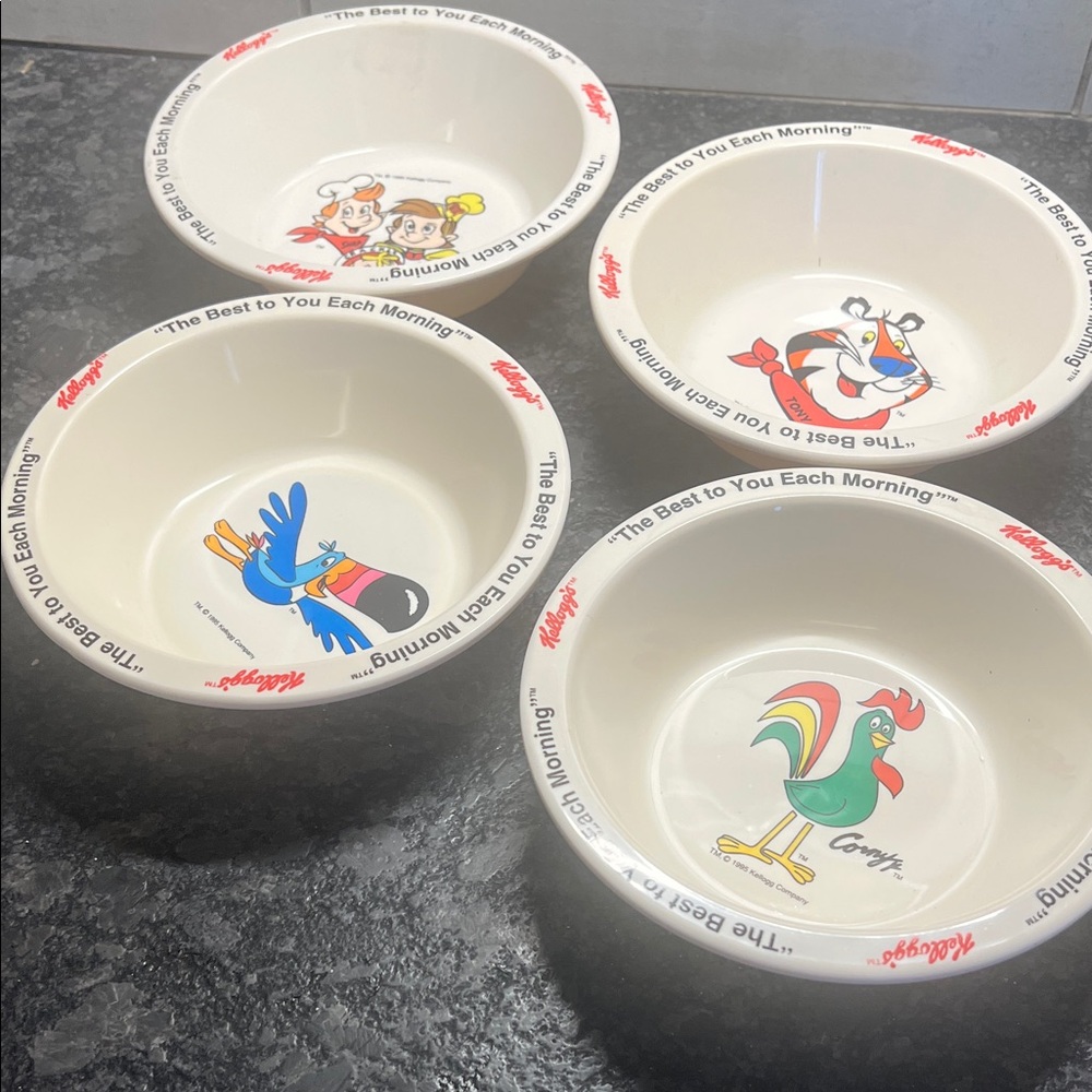6.5 “ Kelligs Cartoon Character Cereal Bowls - Set of 4. Like new. Awesome find